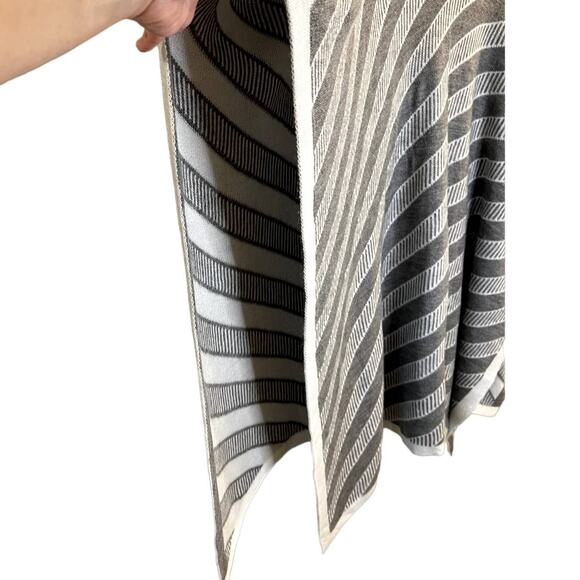 V.Fraas Stripe Open Front Sweater Scarf Wrap Grey White One Size Knit Cozy - Picture 3 of 9
